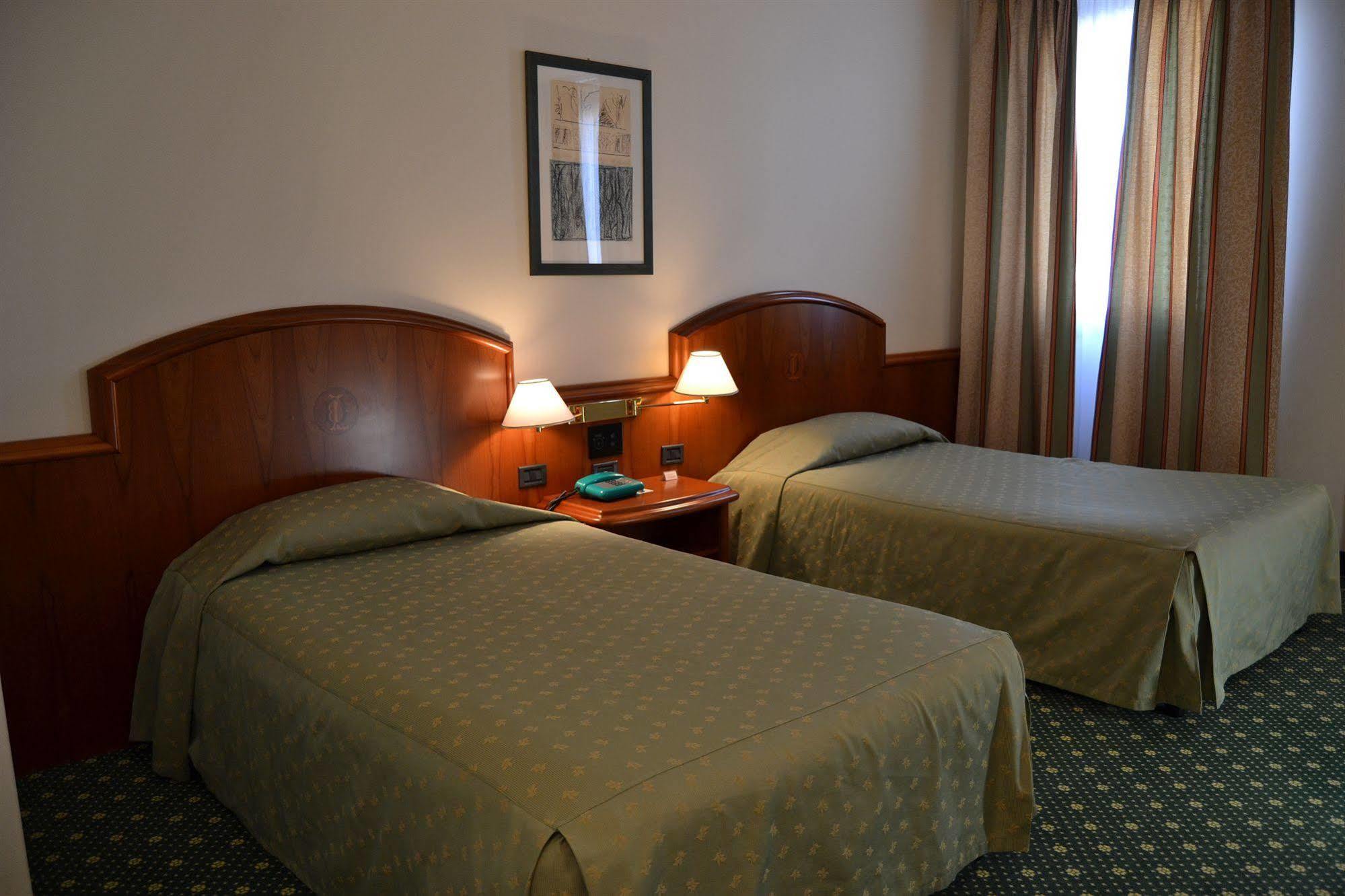 Hotel Due Leoni Sacile Exterior foto